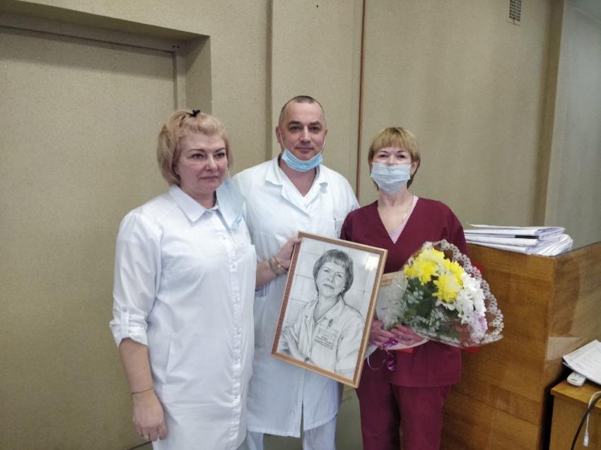 43 года в профессии: в Северодвинском роддоме проводили на отдых медсестру Валентину Лыжину